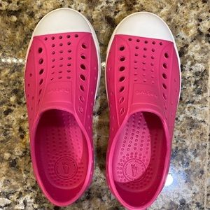 Native pink shoes size 11